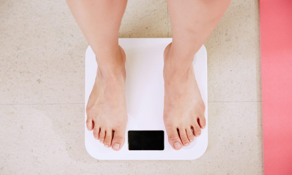 赤腳站上體組成體重計測量